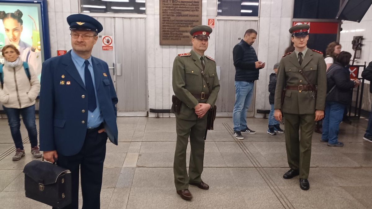 Půlstoletí pražského metra: Lidé se mohou projet historickými vlaky, dohlíží VB